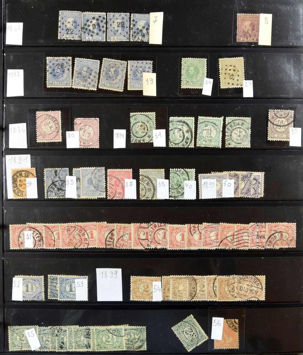 Composition de diverses émissions et périodes en 2 albums, boîte avec chemises annuelles, catalogue et documentation, tb/m/ntz