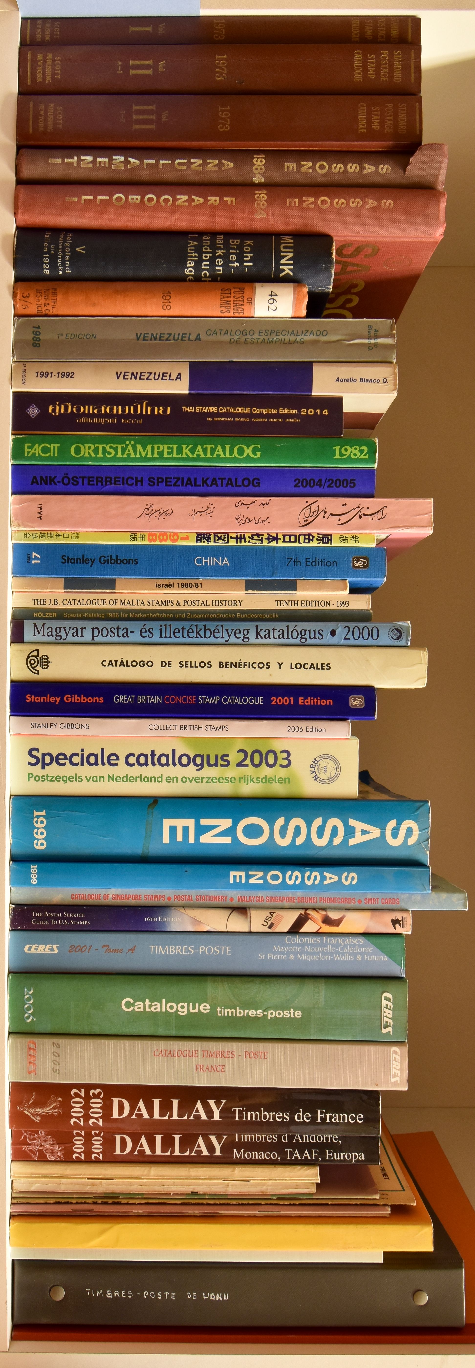 Catalogues from various countries, accumulation of 43 books, see photo on website