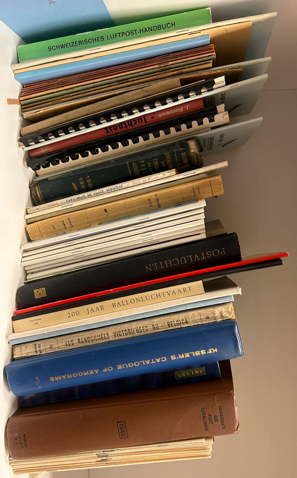 Accumulation of 94 books, theme airmail including Belgium, Germany, France, etc., see photo on website