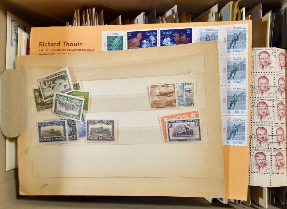 Verschiedene Länder, verschiedene Überraschungsboxen, mit Marken, Poststücken, Katalog, einwandfrei/schön.