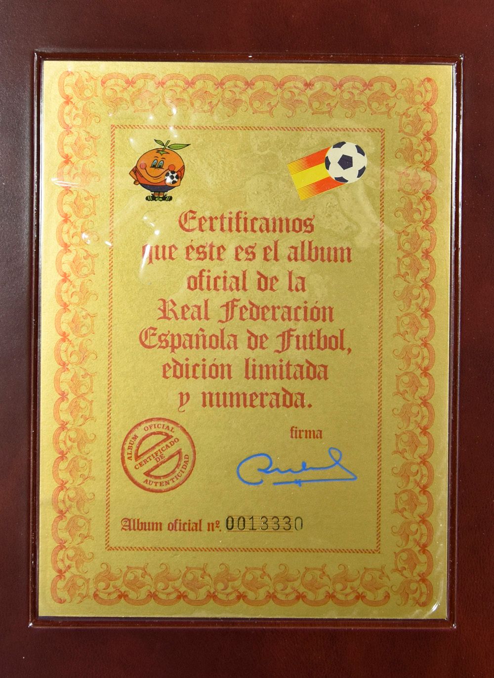 Voetbal - Spanje 82, in album IBC - Campionato Mundial de Futbol Espana 82, in voordruk album, met certificaat van de 'REAL Federacion Espanola de futbol, edicion limitada a numerada - 0013330, zm