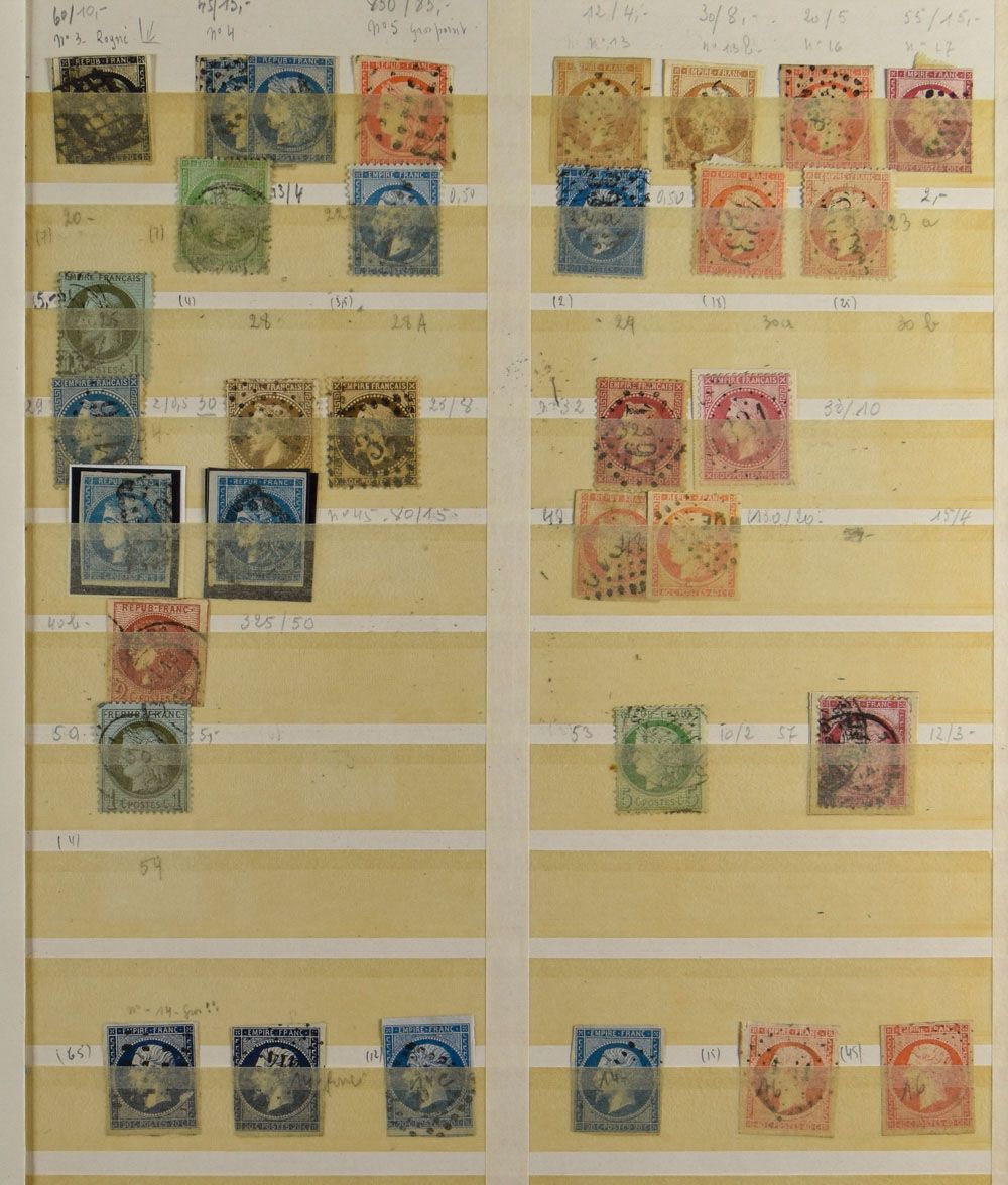Zeer gevarieerd geheel in 2 insteekboeken vanaf klassiek tot modern, met o.a. Rode Kruisboekjes w.o. 1953 (2x), Philatec 1964 blok ** (geplooid), zm/m/ntz