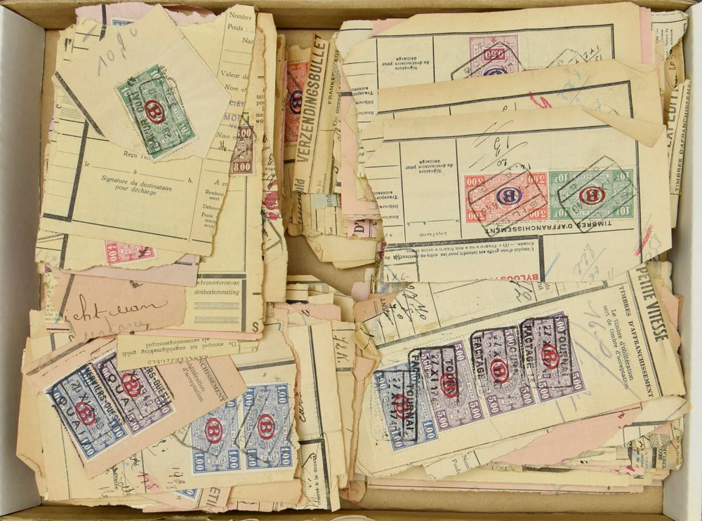 1940/1941 National coat of arms with B in oval, accumulation on 404 fragments of waybills including many different station stamps, vf/f 