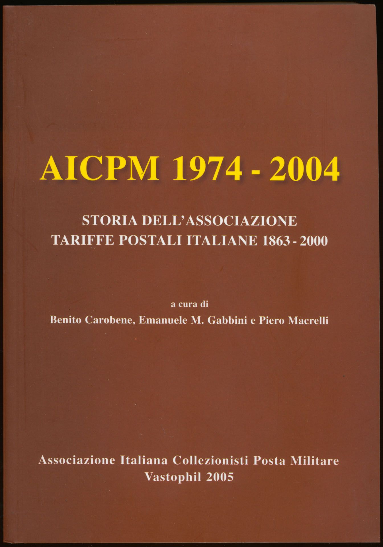 Italië, AICPM 1974-2004, storia dell' associazione, tariffe postali Italiane 1863-2000; B. Carobene, E. M. Gabbini & P. Macrelli; Associazione Italiana Collezionisti Posta Militare; 2005; gedrukt; gelijmd; Italiaans; 468 pag.; zachte kaft; in zeer goede staat