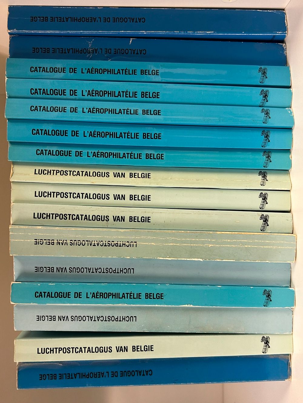 Luchtpostcatalogus van België - Catalogue de l'aerophilatelie belge, door Emile Vandenbauw, uitgaven uit 1982 en 1990, o.a. Frans en Nederlands (Totaal: 16 stuks)