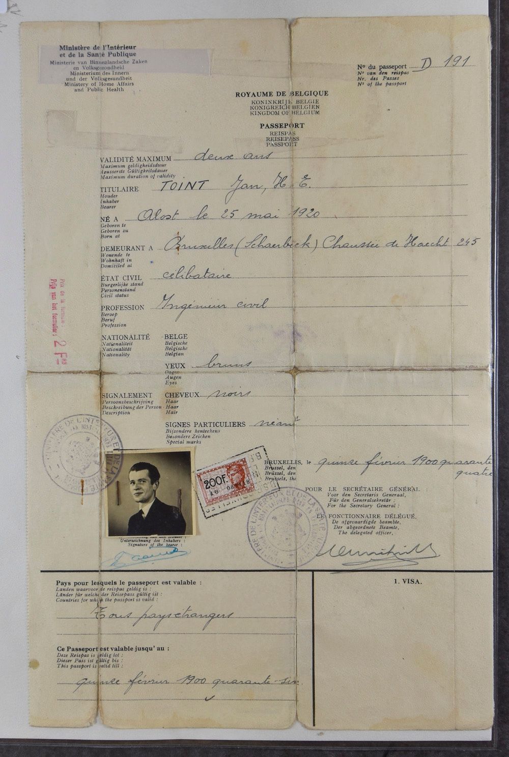 1944 Paspoort, afgeleverd te Brussel op 15/02/1944 geldig voor alle vreemde landen, aanhangend 4 visa's in Duitsland 1944-1945, m