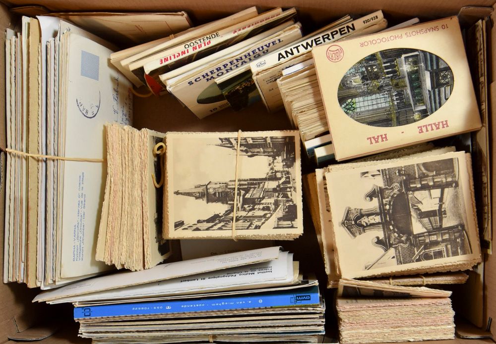 DIVERSE: Schoendoos chromo's (Ken uw land), ZK (o.a. albumpje Brussel) en snapshots