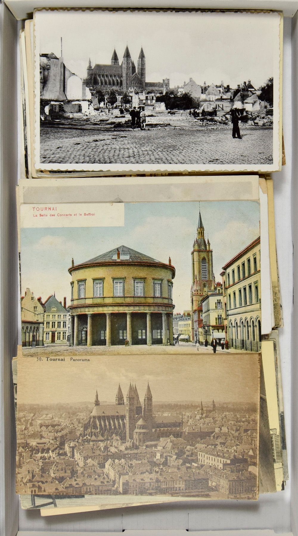 Tournai, vues diverses (125 pièces)
