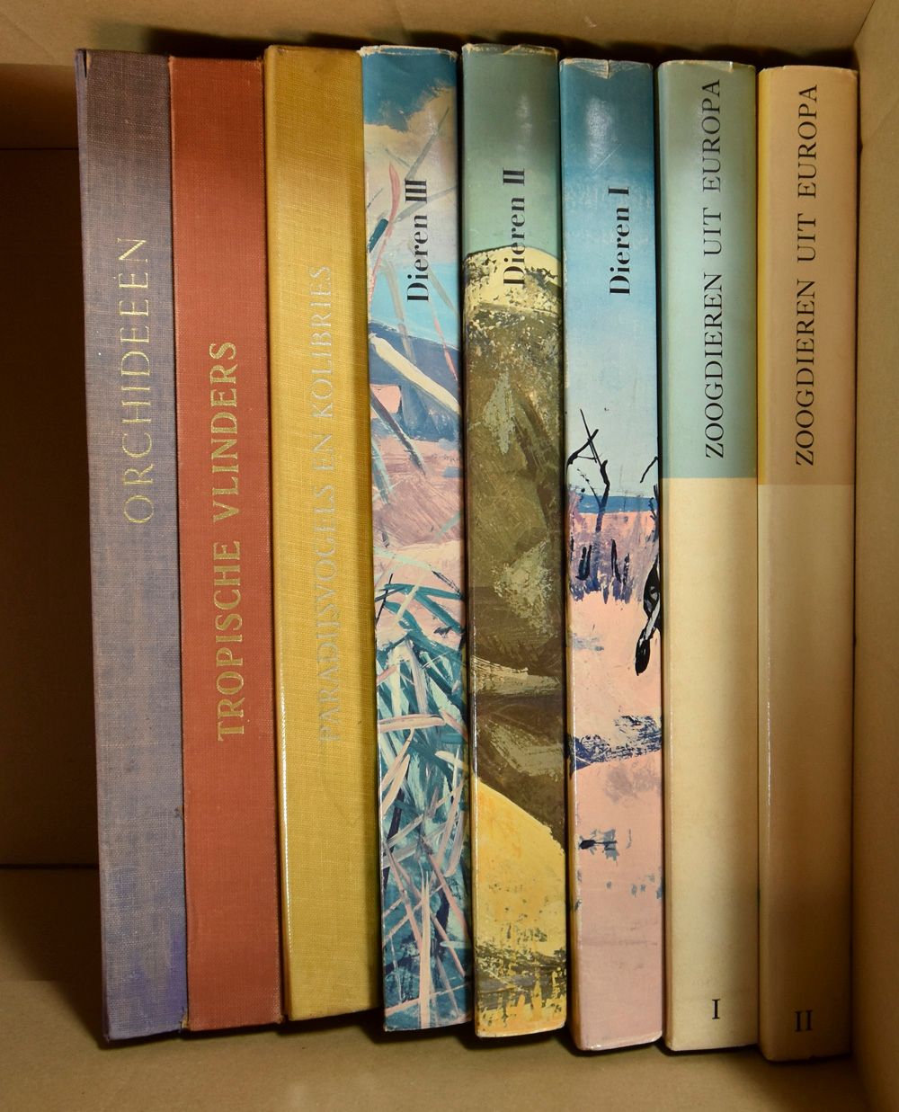 Artisboeken 8 ex., vnl in originele stofwikkel, vnl Fauna.