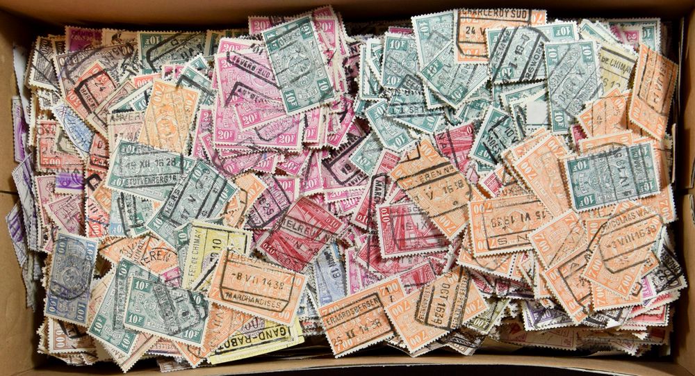 Thousands of stamps various issues, including many national coat of arms, including private line stamps, vf/f