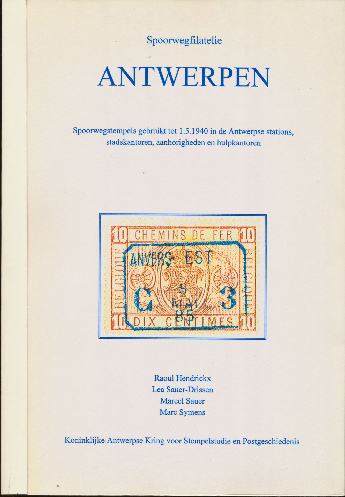 Spoorwegfilatelie, Antwerpen, spoorwegstempels gebruikt tot 1.5.1940 in de Antwerpse stations, stadskantoren, aanhorigheden en hulpkantoren + aantal bijlages; Raoul Hendrickx, Lea Sauer-Drissen, Marcel Sauer & Marc Symens; Koninklijke Antwerpse Kring voor Stempelstudie en Postgeschiedenis; 1996; gedrukt; bindstrip; Frans/Nederlands; 150 pag.; zachte kaft; in goede staat