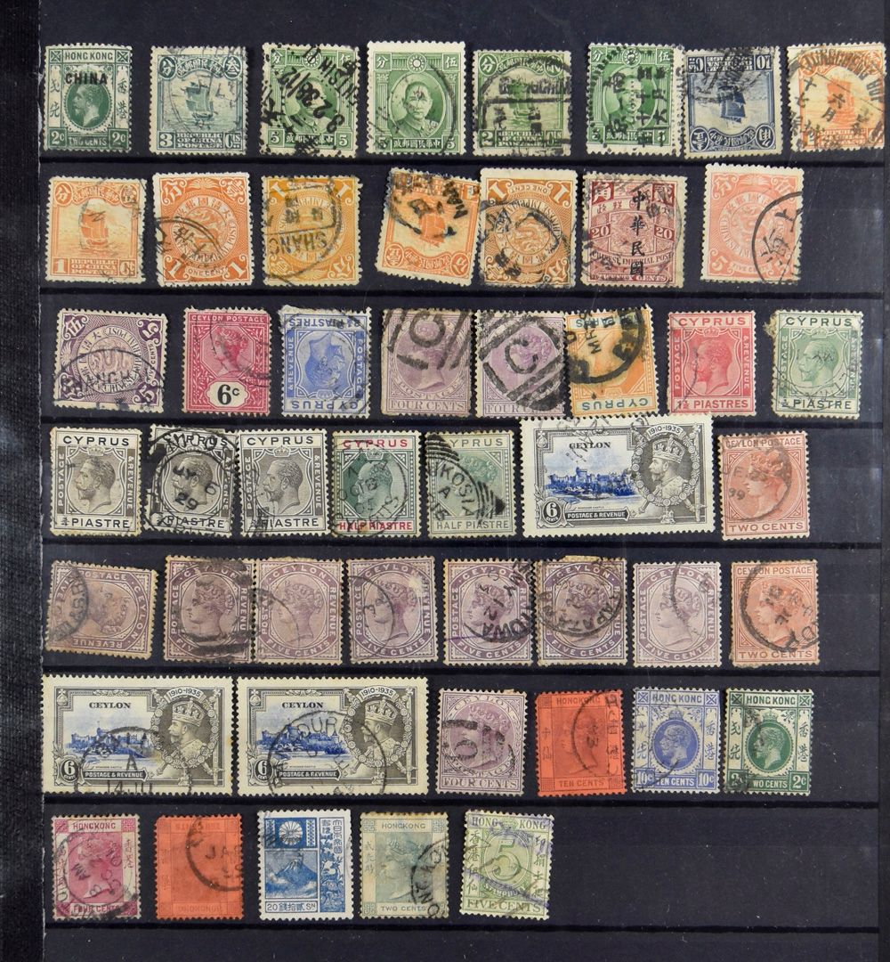 Sammlung auf alten Albumblättern u.a. Mauritius, Jamaika, Britisch Honduras, China, Hongkong, Indien, überwiegend älteres Material, einwandfrei/schön/zu kontrollieren