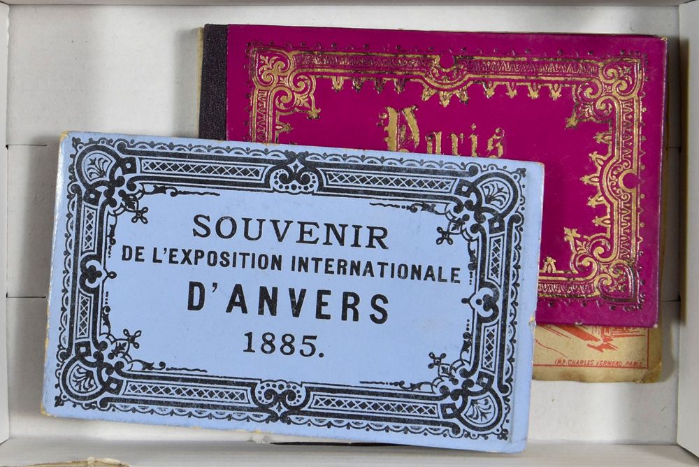 Antwerpen 1885 en Parijs 1871 en 1889, lithoboekjes (3 stuks)