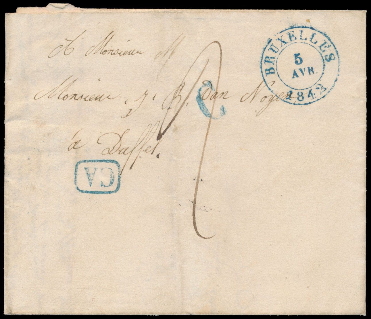 1842 Voorloper met inhoud, vanuit Bruxelles, dd. 5 april 1842, naar Duffel, met aankomststempel Type 18. Prachtige blauwe stempel CA (Correspondance Arrondisement) in kastje en de letter C (Het gaat hier om merken die slechts voorkomen op brieven naar of uit een gemeente van het postarrondissement Brussel, of nog zeldzamer, die er in transito doorkomen. - Normaal op keerzijde, maar bij deze brief is het op de voorzijde. Gebruikt, periode 10 februari 1838 tot 20 mei 1848. De betekenis ervan is evenmin bewezen maar kan het merk zijn van een controleur bij het nazicht van de taks), beide komen zeldzaam voor.  Port van 2 decimen, zm