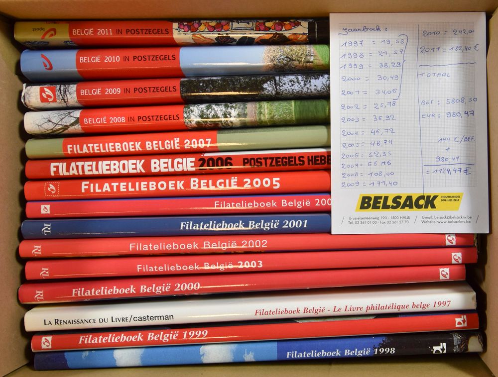 1997/2011 Verzameling in 15 jaarboeken, zm (Frankeerwaarde: €1.124)