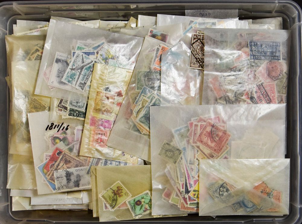 Verschiedene Länder 1.000er Briefmarken in Pergamintüten, darunter viele Belgien, einwandfrei/schön/zu kontrollieren.