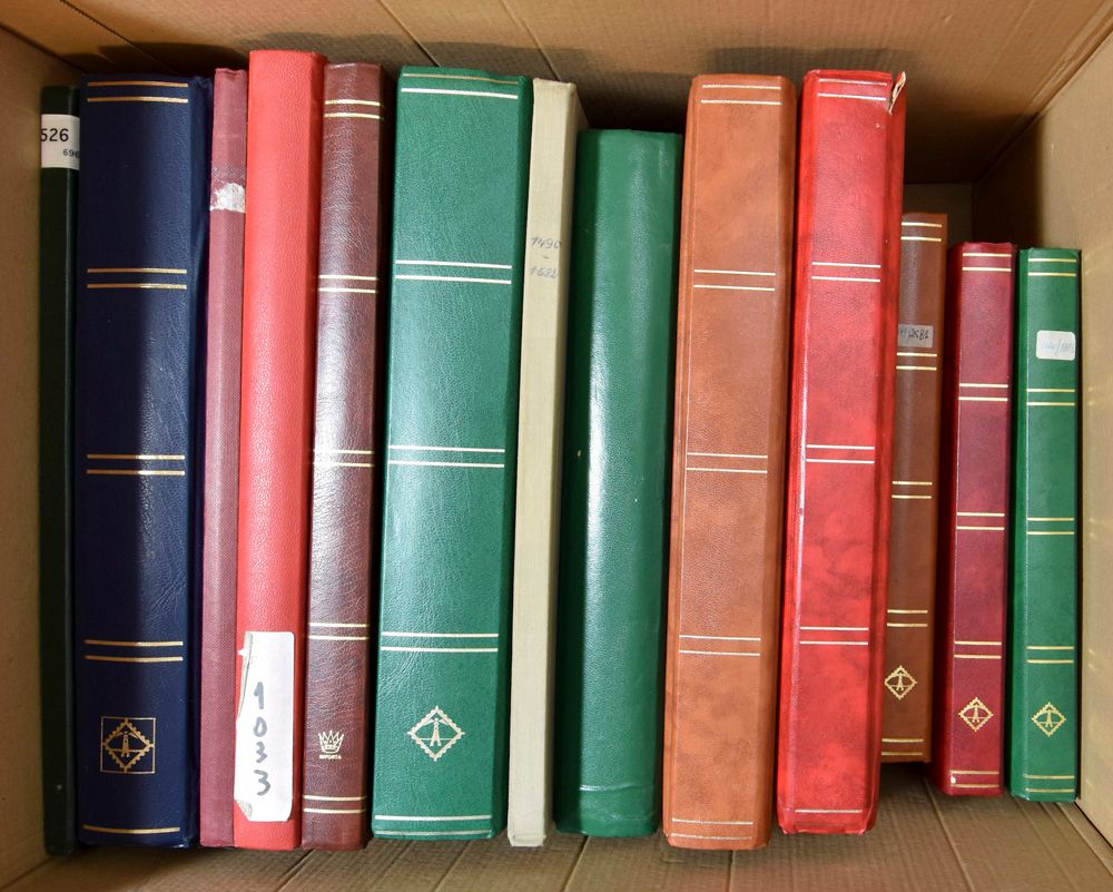 Lege insteekboeken diverse formaten (14 stuks), waarbij 1 met nog wat nominaal aanwezig