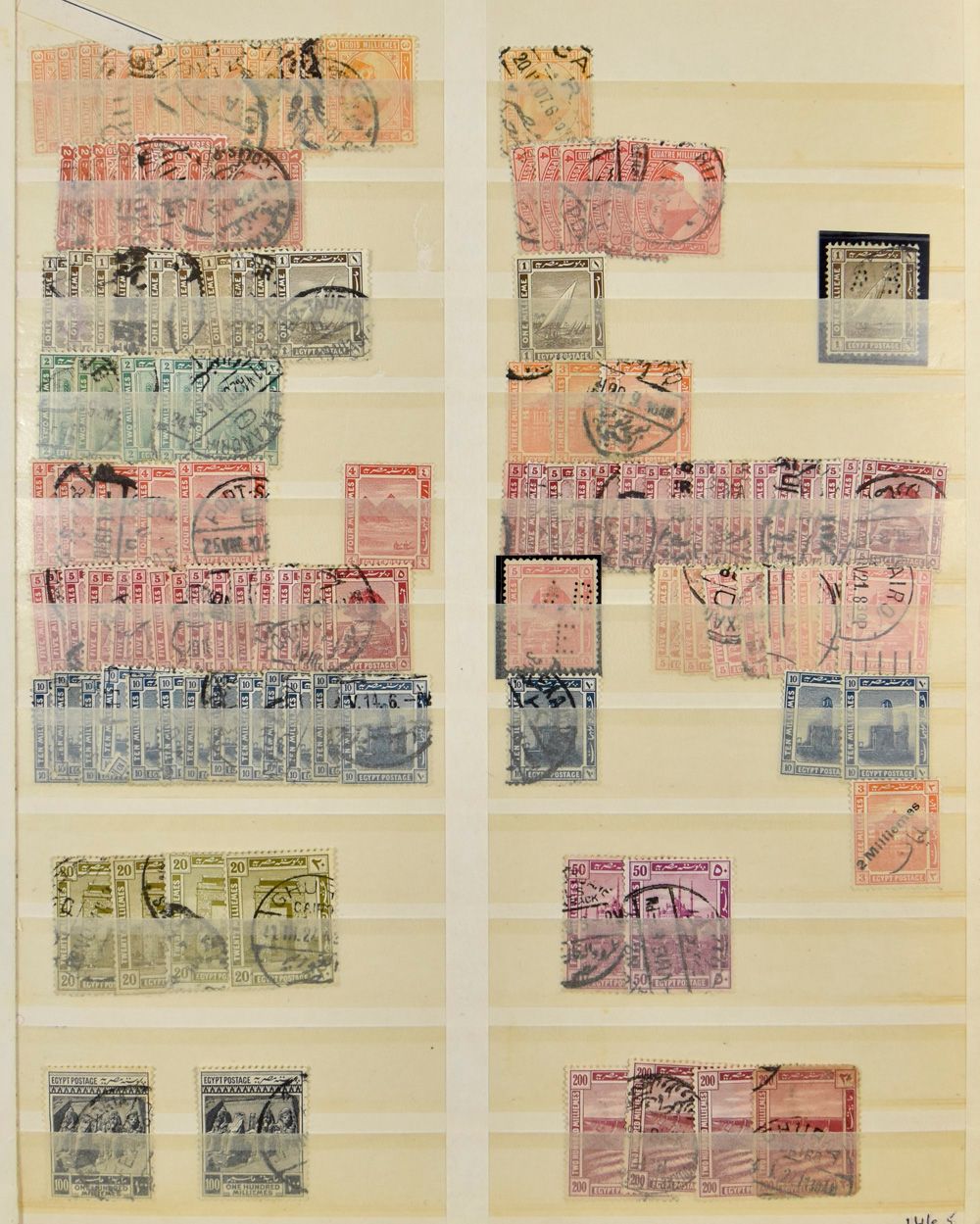 Stock d'émissions diverses dans un classeur, d'une période plus ancienne, tb/b/àv