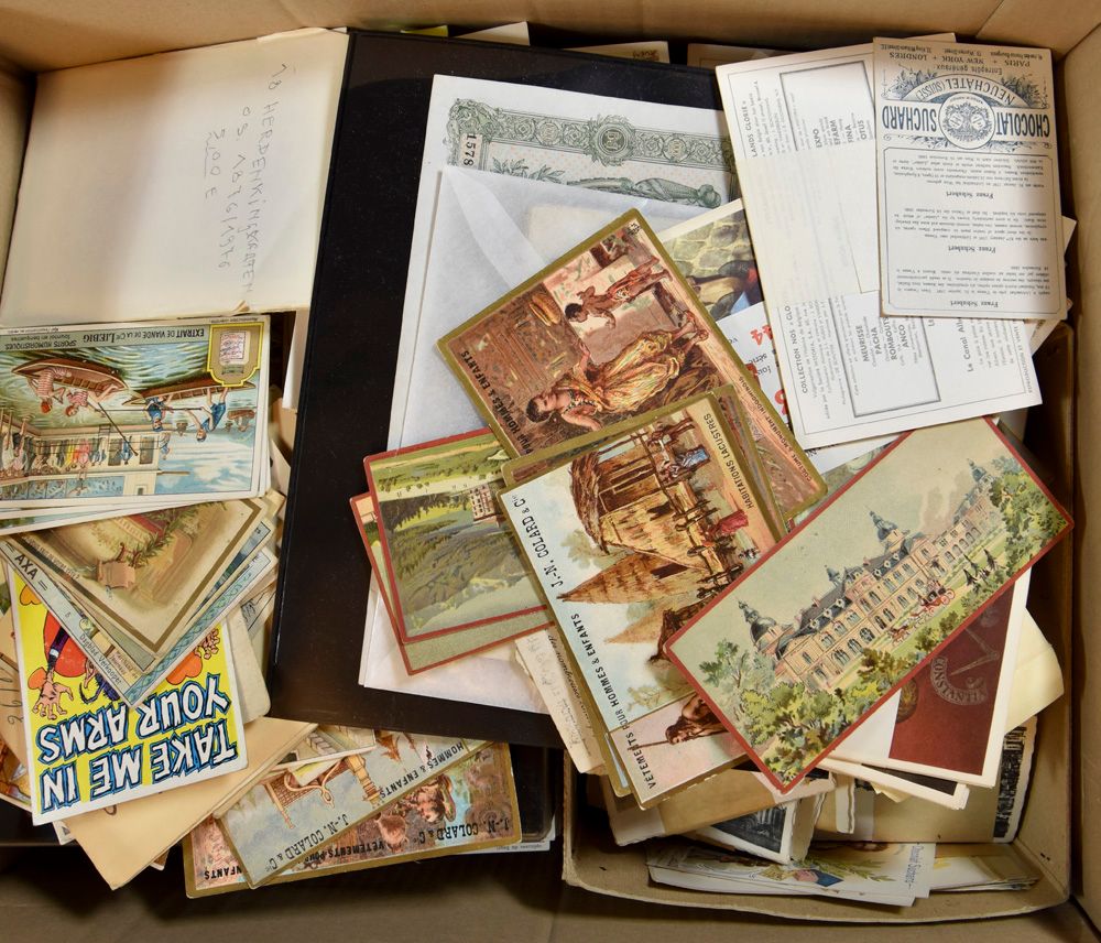 Diverse merken, ook enkele postkaarten en kleine mooie selectie bankbiljetten