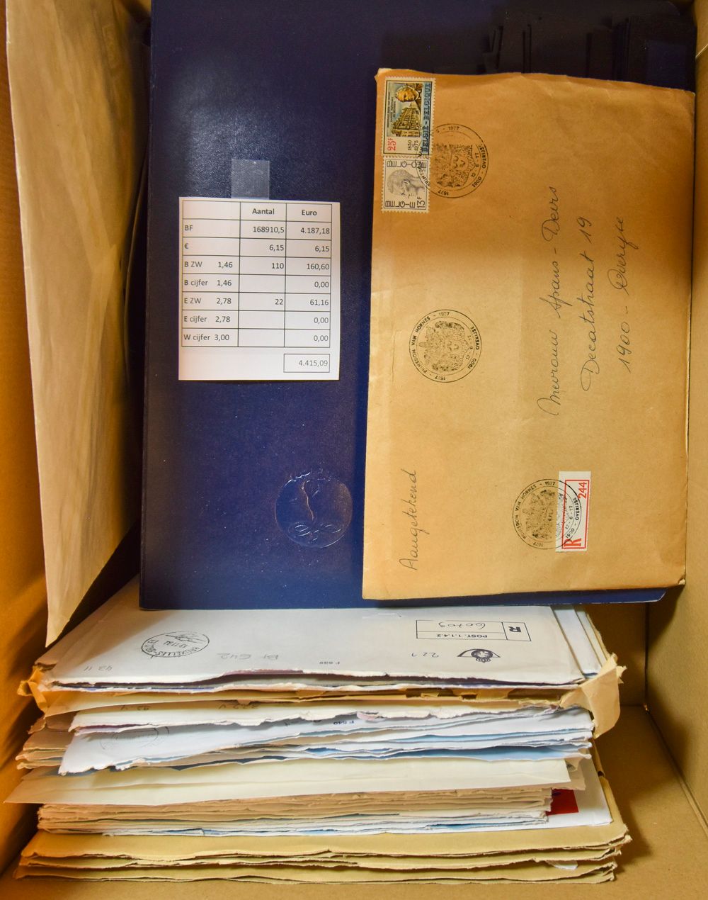 1975/2001 Grote voorraad nominaal in abonnementsomslagen en vellenmappen met volledige vellen, zm (Frankeerwaarde: €4.415)