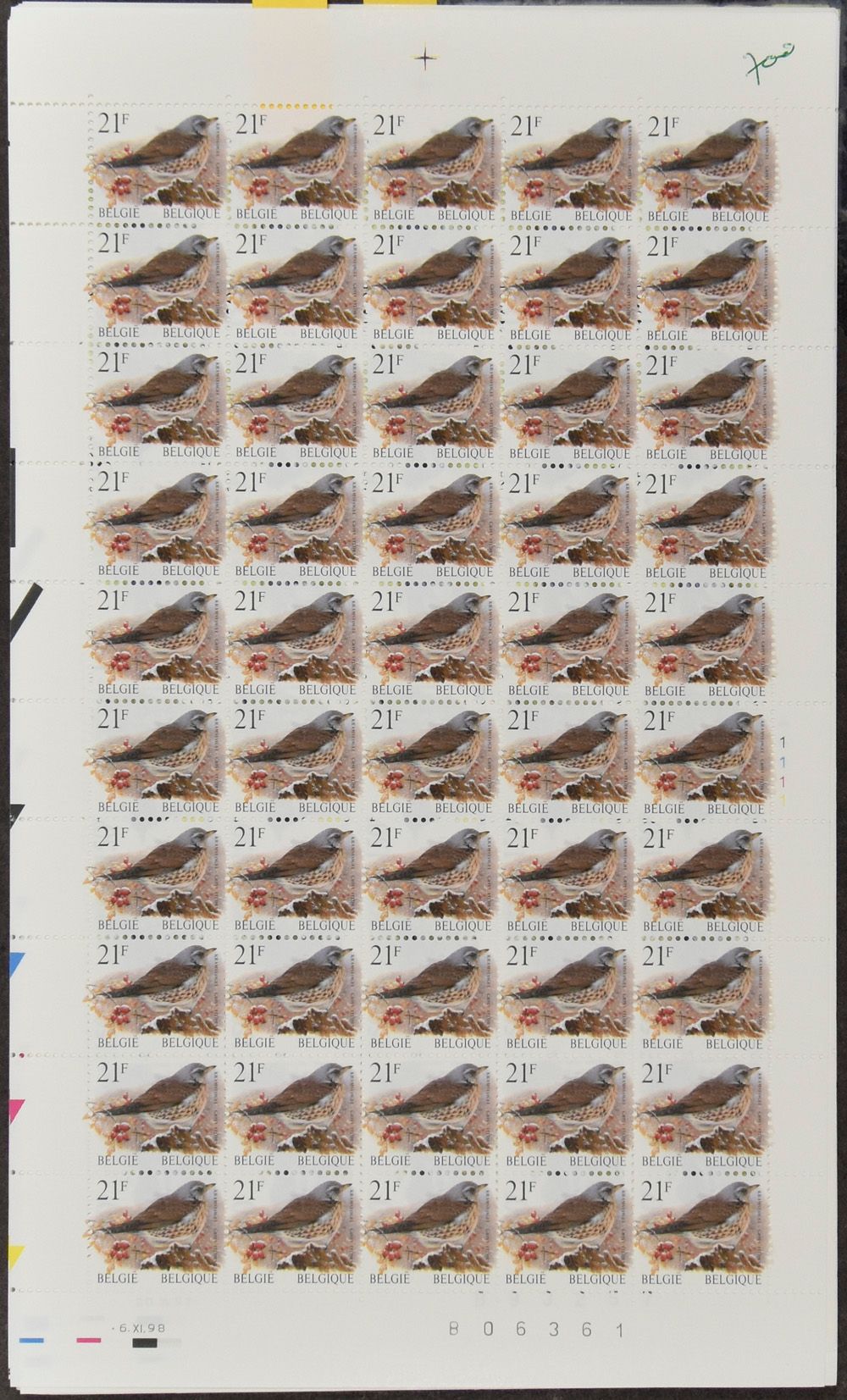 1985/2010 Voorraad in insteekboek + 10-tallen volledige vellen met diverse papiersoorten, plaatnummers, drukdata, preo's, MK, FDC, zm 