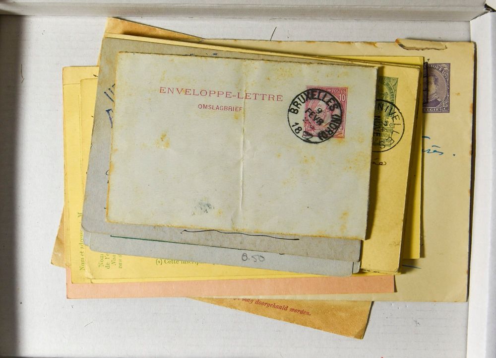 Verzameling gelopen PWST, enkele verschillende postwaarde types aanwezig, 27 exemplaren, zm