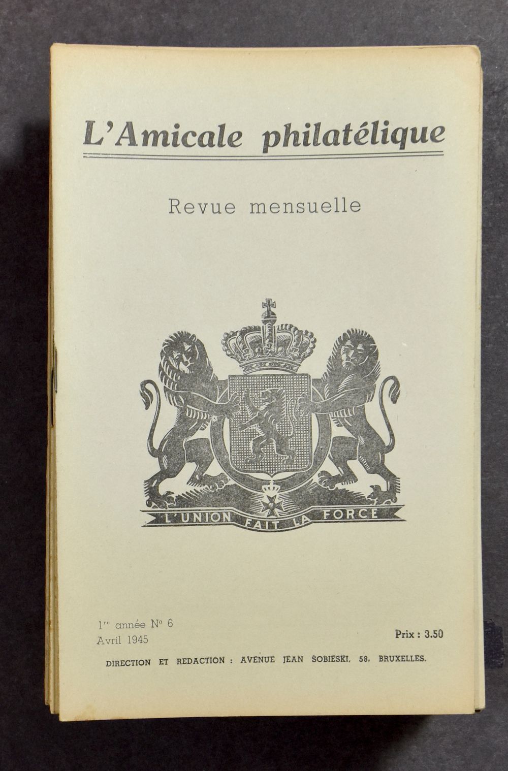 Samenstelling van 51 boekjes L'Amicale philatélique, revue mensuelle