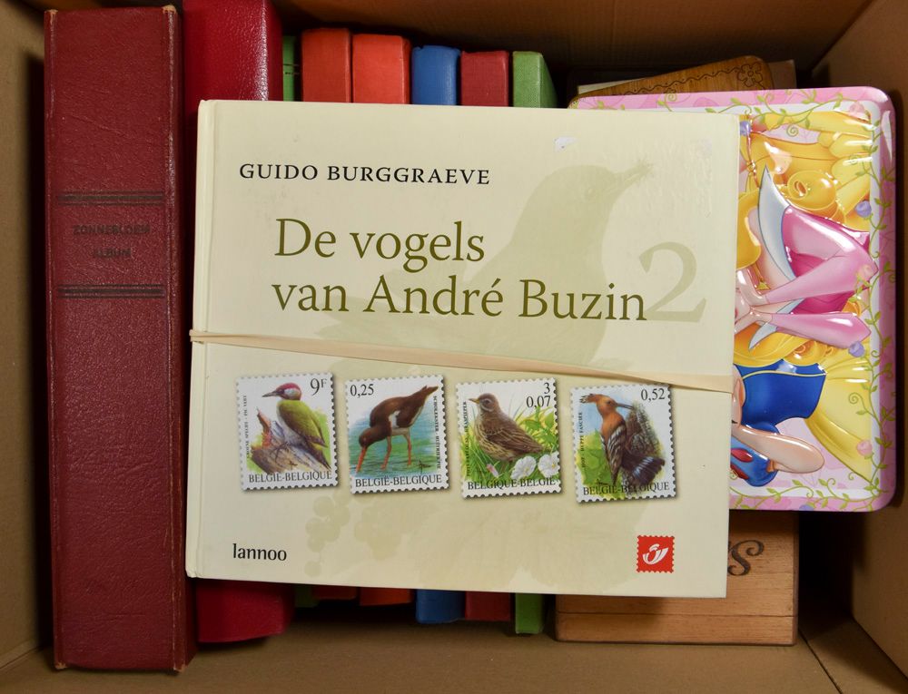 Zusammenstellung verschiedener Länder und Epochen, darunter ein Bogen Belgien in 9 Büchern und einigen Kartons, zm/m/ntz