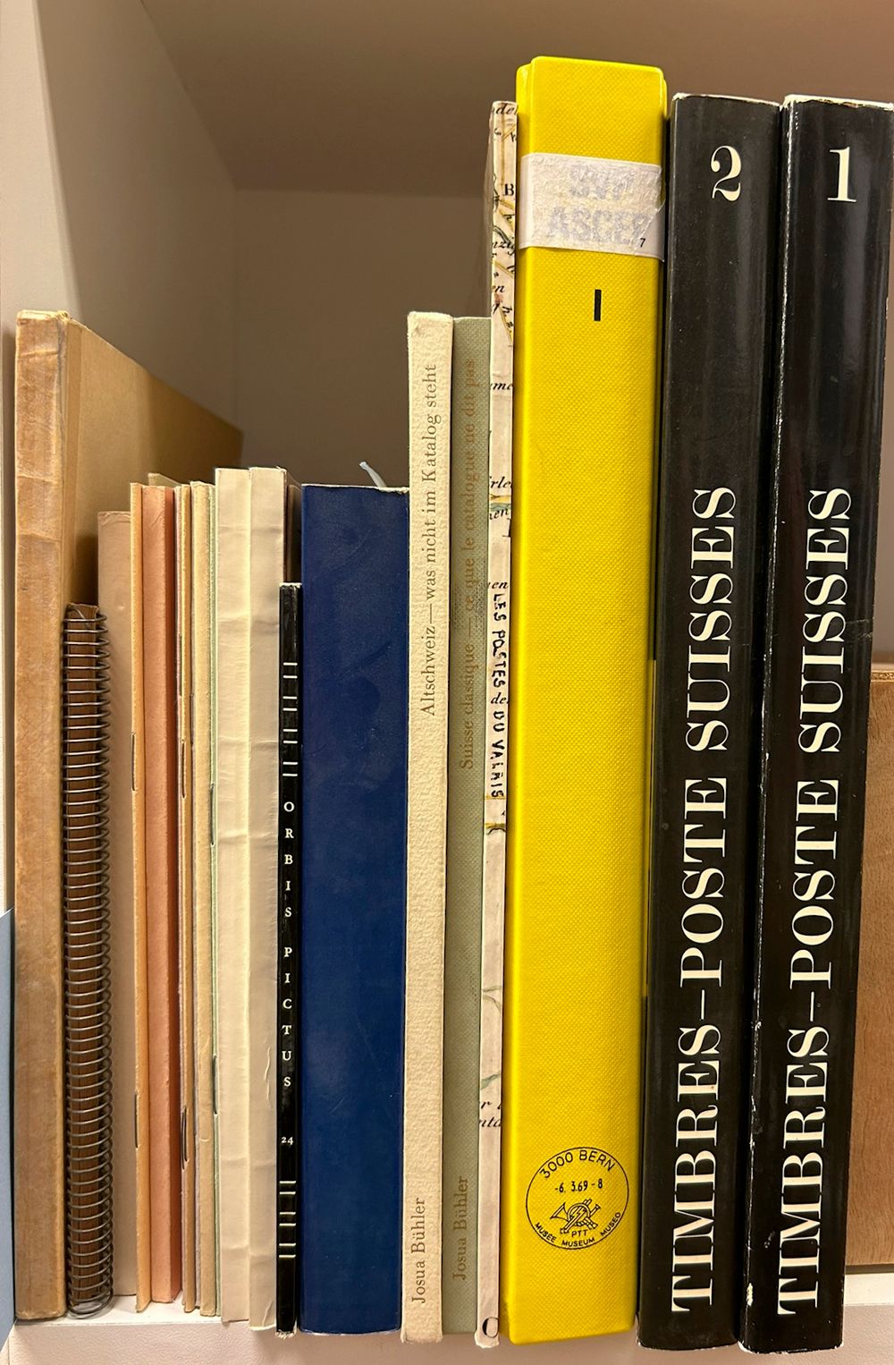 Samenstelling van 24 boeken, ook beetje Liechtenstein, zie foto op website 