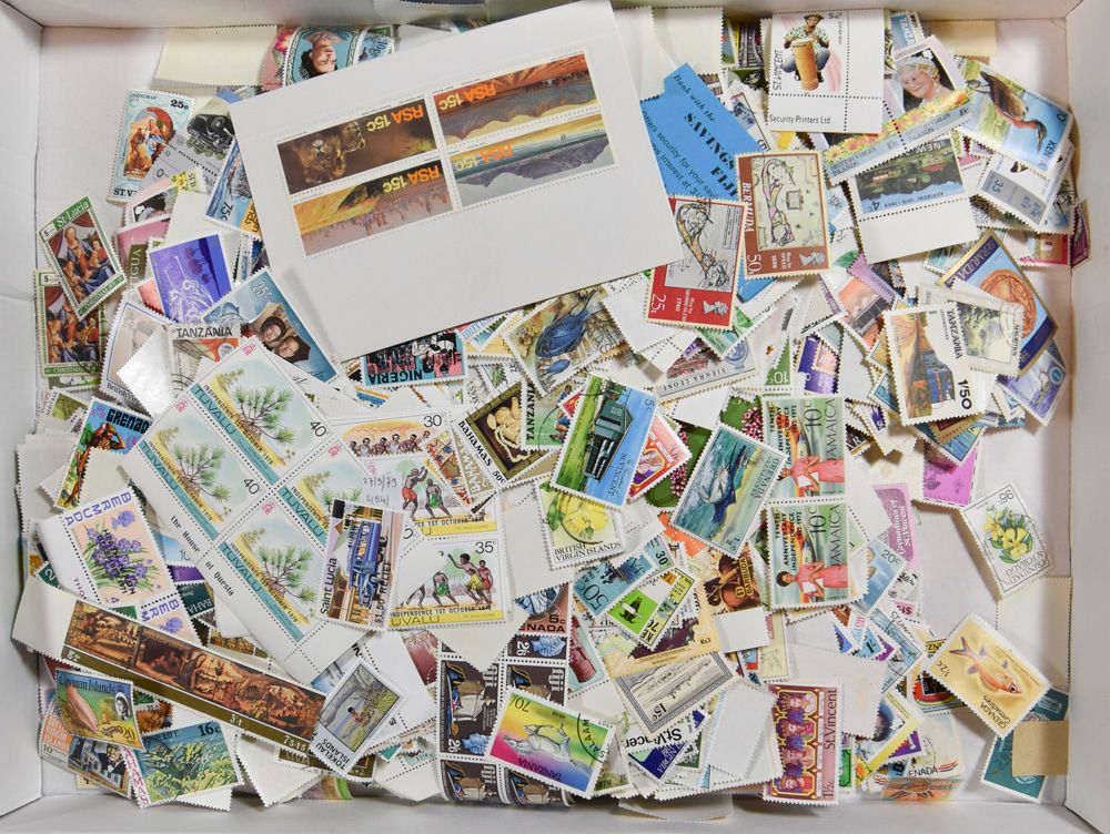 Des milliers de timbres de différents pays dont de nombreux à thème, la plupart **, tb/m