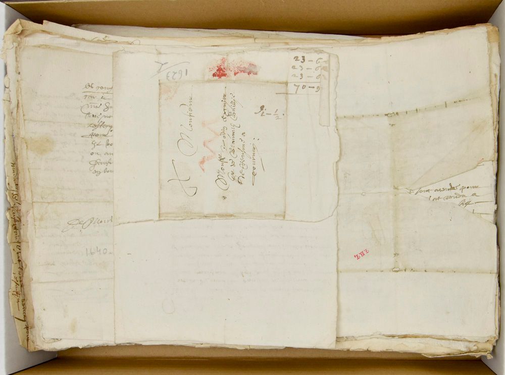 Voorlopers, kleine verzameling van een honderdtal brieven, meestal vanuit Mons, gedurende de Spaanse periode, voor de specialist, zm/m/ntz