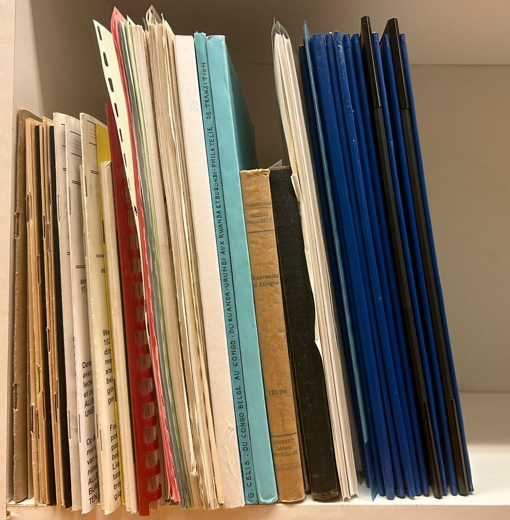 Accumulation of 26 old auction catalogues, 20 small studies/informations about Mols and 17 books/syllabus including GUDENKAUF 