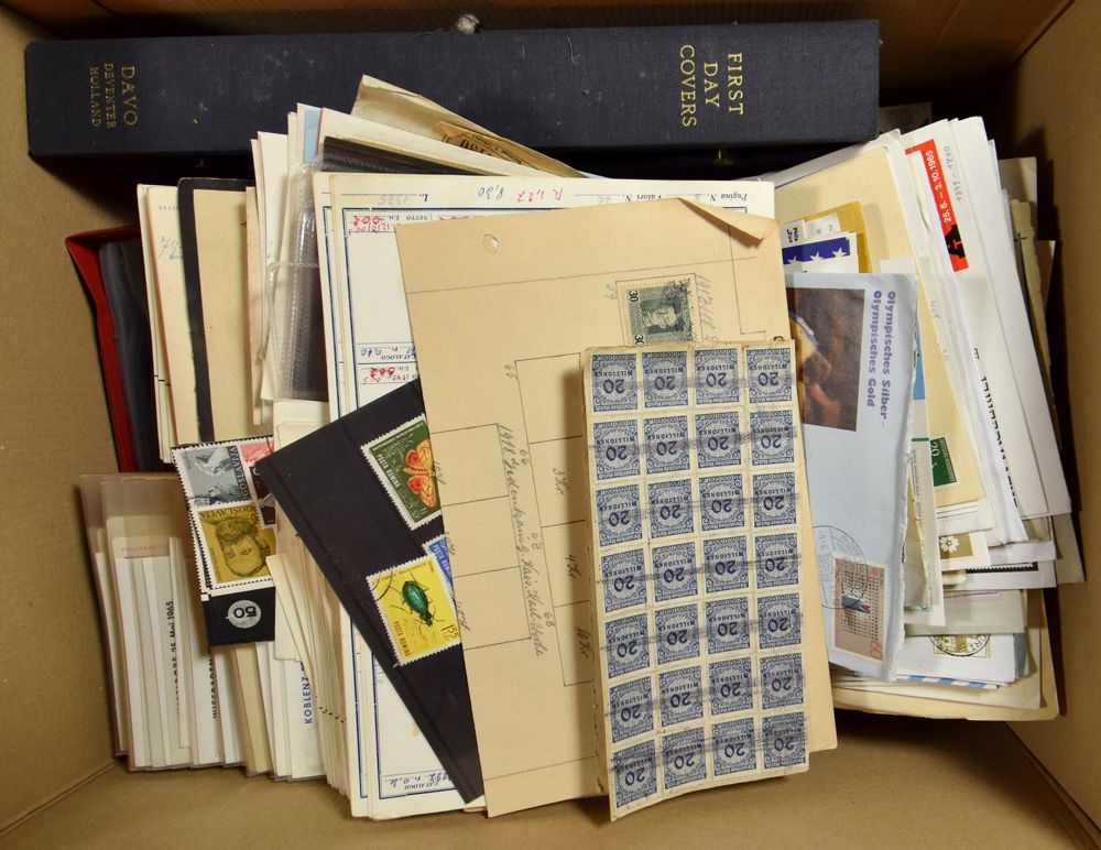 Verschiedene Länder Vielfalt Box mit Marken und viele Poststücke, einwandfrei/schön/zu kontrollieren, zm/m/ntz