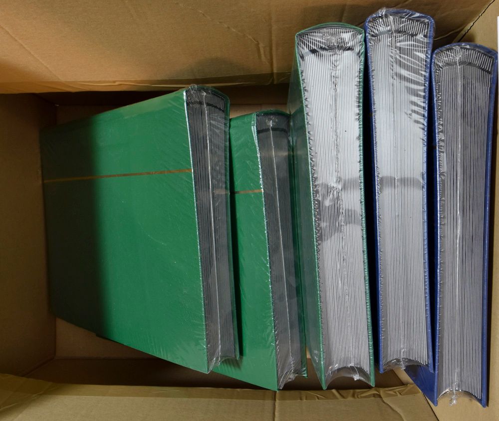 Insteekboeken, zwarte bladzijdes, 32/64 pagina's, 3 groene en 2 blauwe, in nieuwstaat