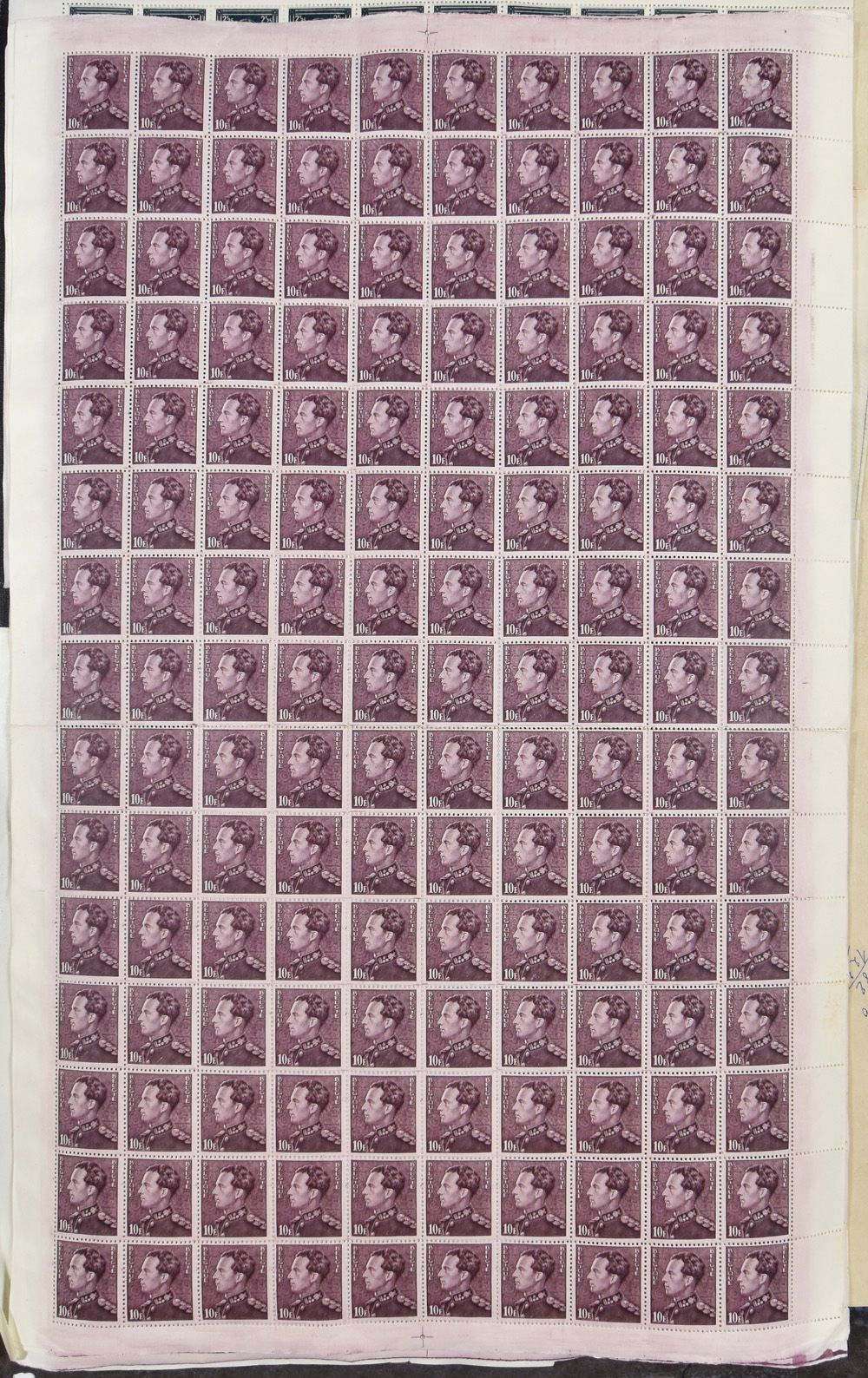 Stock de valeurs diverses, dont de nombreux 5 Fr, en feuilles (déchargées sur la dentelure) et en pièces de campagne, avec inscriptions marginales, n° de plaques, nuances de couleurs, zm/m/ntz.