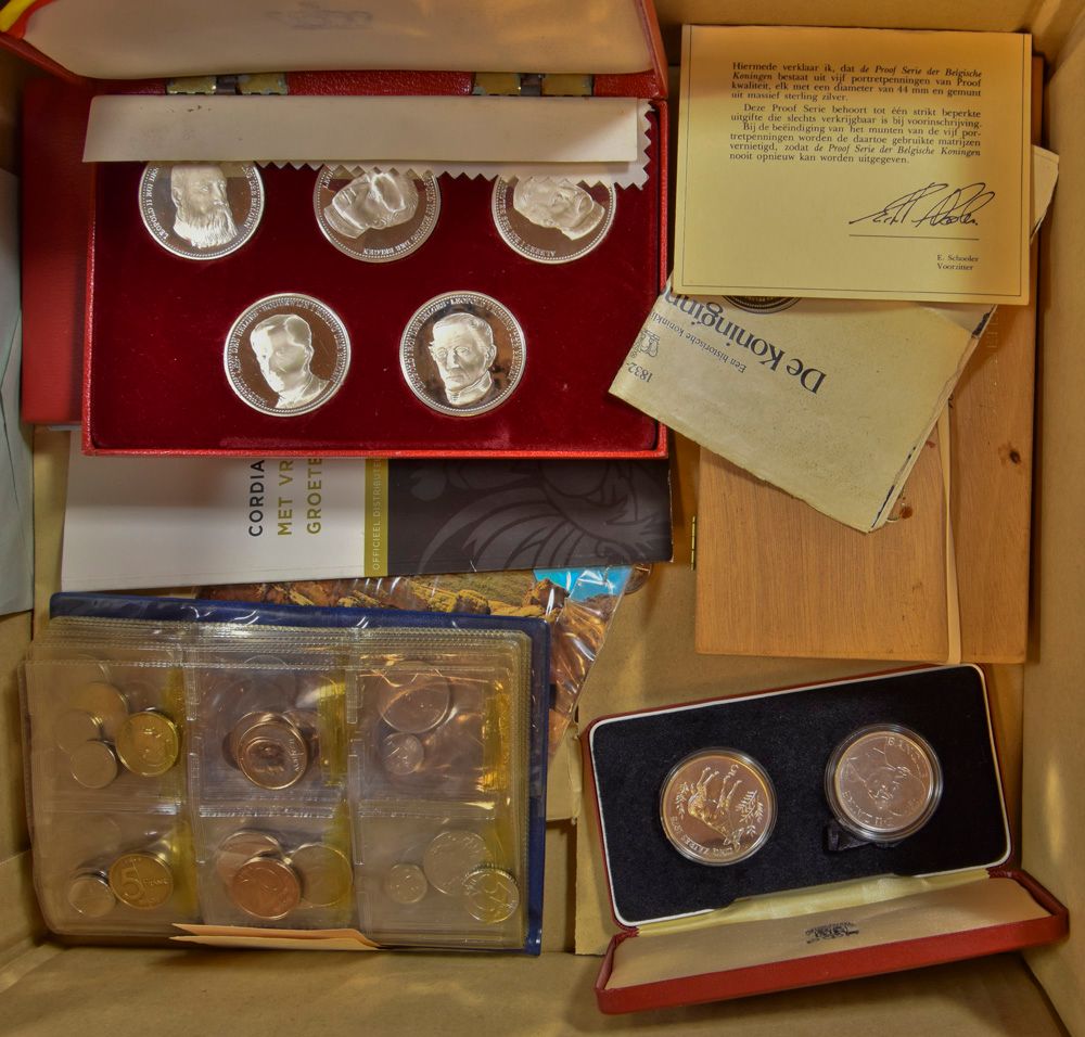 MUNTEN : Penningen, bankbiljetten, enz... 100den, (w.o. +500 gram zuiver zilver)