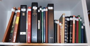 Composition et restes dans 43 albums, nombreux pays, dont Belgique, Commonwealth, États-Unis, thème, Japon, etc., + classeurs ou albums vides, tb/b/à voir