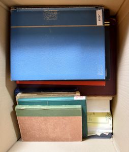 Composition divers pays et périodes dans des livres et boîtes, tb/b/à voir