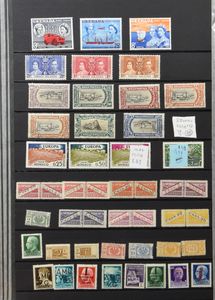 Divers pays, dans un classeur, album oiseaux, Australie sur feuilles et beaucoup de matériel en vrac, carnets de club, etc... tb/b/à voir.