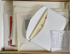 2002/2004 Voorraad in pergamijnomslagen, zegels, blokken en boekjes + enkele BK, w.o. ook gemeenschappelijke uitgiften, zm (Frankeerwaarde: €2.897)