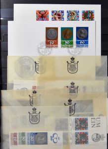 1978/1996 Verzameling reeksen en in vellen in insteekboek, zm