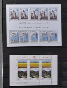 Verzameling in album, insteekboek en vellenmap met o.a. blokken en veel velletjes, zm