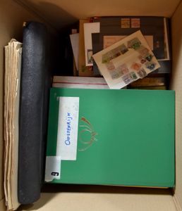 Boîte surprise de divers pays et périodes dans des livres, boîtes, classeurs, tb/b/à voir