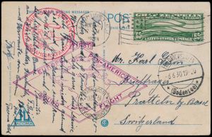 30.5.1930 Nr. 68Ja (Mi. Zeppelin Specialised), LZ 127 USA Flight illustrierte Postkarte, versandt von Lakehurst, NJ nach Pratteln, Schweiz, frankiert mit einer 65c amerikanischen Zeppelin-Briefmarke (Michel 326, Wert 240 € auf Brief) frankiert mit einer normalen Maschinenstempel, Sonderstempel „First Europe Pan-America Round Flight” in Violett und daneben auch Zeppelin-Südamerika-Flugstempel in Rot sowie Friedrichshafen-Ankunftsstempel, ungewöhnlich, einwandfrei