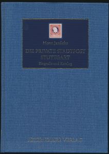 Die Private Stadtpost Stuttgart - Biografie und Katalog; Horst Jaedicke; Peter Feuser Verlag, Stuttgart; 2000; gedrukt; ingebonden; Duits; 372 pag.; harde kaft; als nieuw; de definitieve monografie over de particuliere stadspost van Stuttgart, gedrukt in uitzonderlijke grafische omstandigheden en zeer indrukwekkend door zijn omvang en de breedte van de informatie