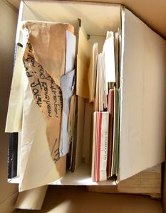 Restes de divers pays dans des boîtes et des pochettes, surprises non exclues, b/à voir
