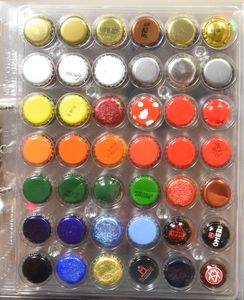 BIER- EN LIMONADECAPSULES: Verzameling in 4 mappen, geen dubbels (+/-400 stuks)