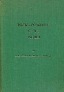 Postal Forgeries of the World; H.G. Leslie Fletcher; Harry Hayes, UK; 1977; gedrukt; ingebonden; Engels; 140 pag.; harde kaft; zeer mooi; mogelijk het meest uitgebreide werk over dit onderwerp en zeker een van de weinige (als er al een is) die postvervalsingen van over de hele wereld behandelt, bevat enkele nuttige artikelen en pagina's uit veilingcatalogi die relevant zijn voor het onderwerp, toegevoegd door een vorige eigenaar