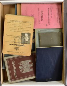 VARIA: w.o. reispassen, ventvergunning, loonboekjes, pensioenkaarten, enz.