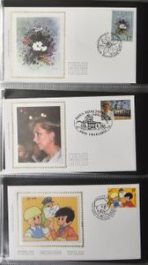 1981/2014 Verzameling waarbij boekjes, FDC, HK, samenuitgiften, BK, 20° eeuw, enz. in 4 Davo albums, zm